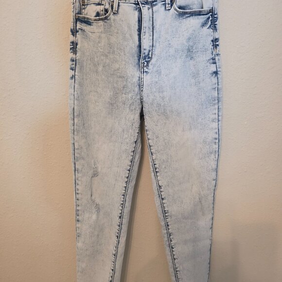 Levi's Denizen Mom Jeans, size 7, inseam is 25". - Picture 4 of 12